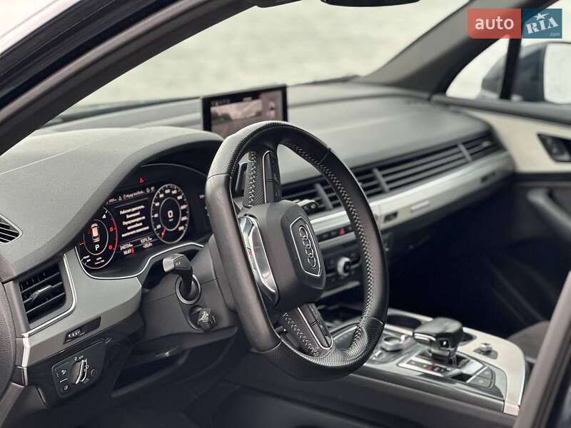 Внедорожник / Кроссовер Audi Q7 2017 в Ровно