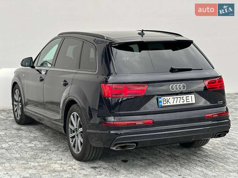 Внедорожник / Кроссовер Audi Q7 2017 в Ровно