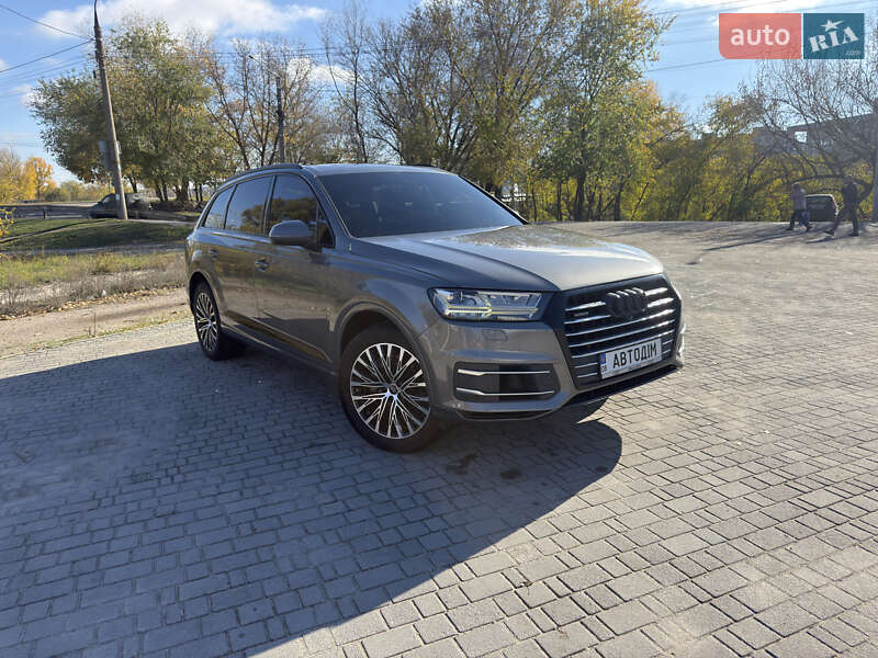 Позашляховик / Кросовер Audi Q7 2015 в Запоріжжі