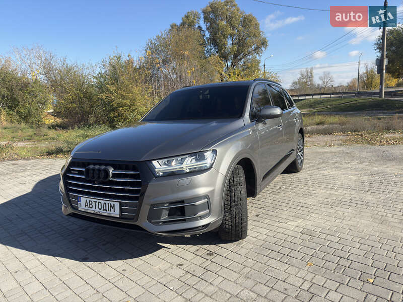 Позашляховик / Кросовер Audi Q7 2015 в Запоріжжі