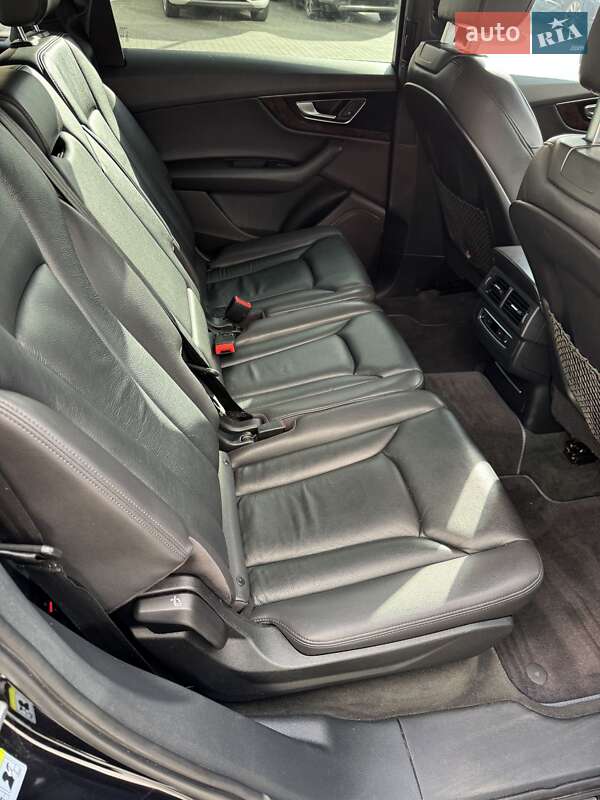 Внедорожник / Кроссовер Audi Q7 2017 в Сарнах