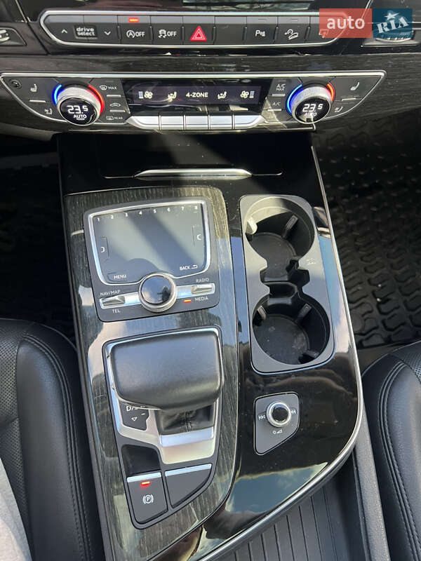 Внедорожник / Кроссовер Audi Q7 2017 в Запорожье