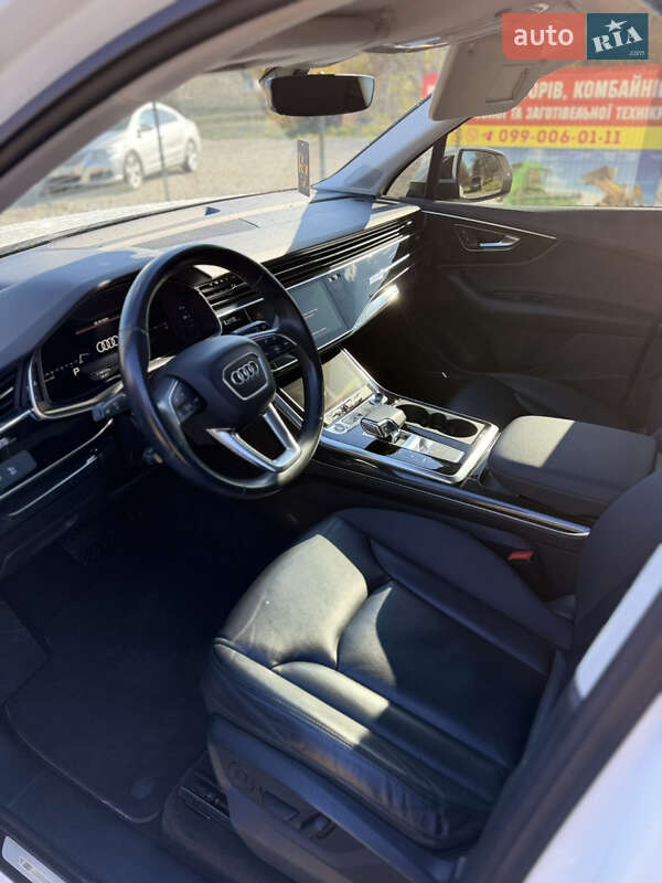 Позашляховик / Кросовер Audi Q7 2020 в Новояворівську