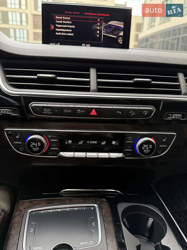 Позашляховик / Кросовер Audi Q7 2017 в Львові