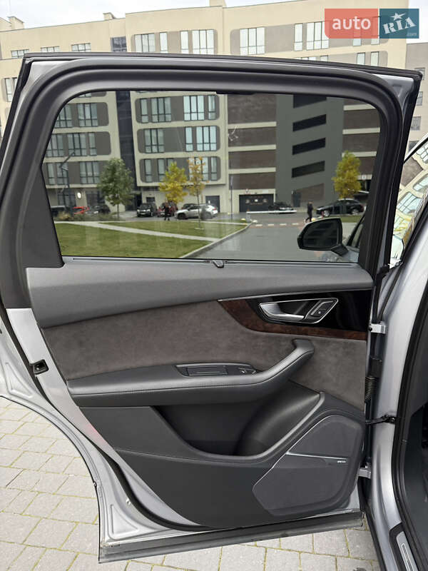Позашляховик / Кросовер Audi Q7 2017 в Львові