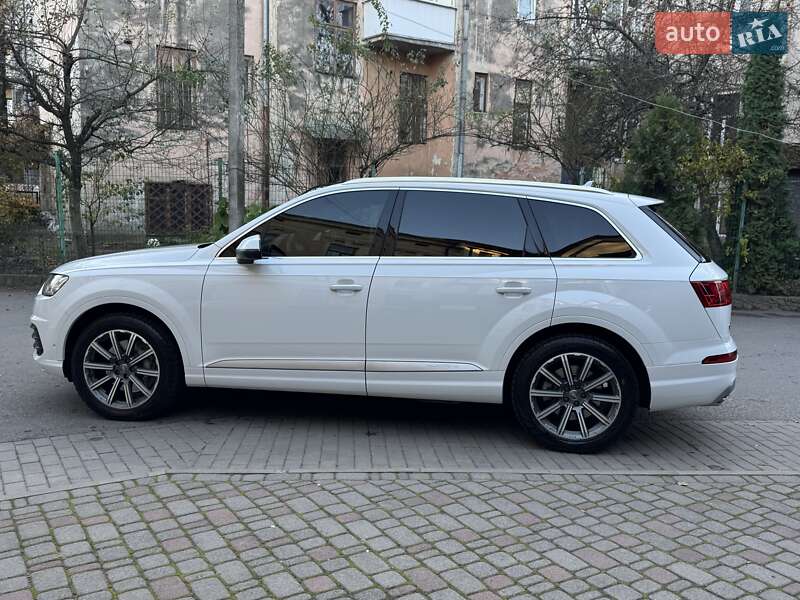 Внедорожник / Кроссовер Audi Q7 2017 в Черновцах