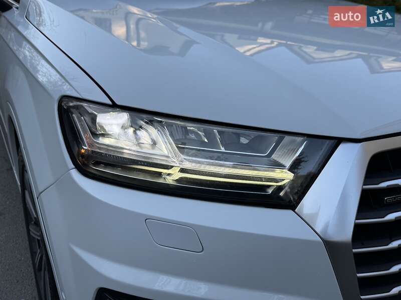 Внедорожник / Кроссовер Audi Q7 2017 в Черновцах