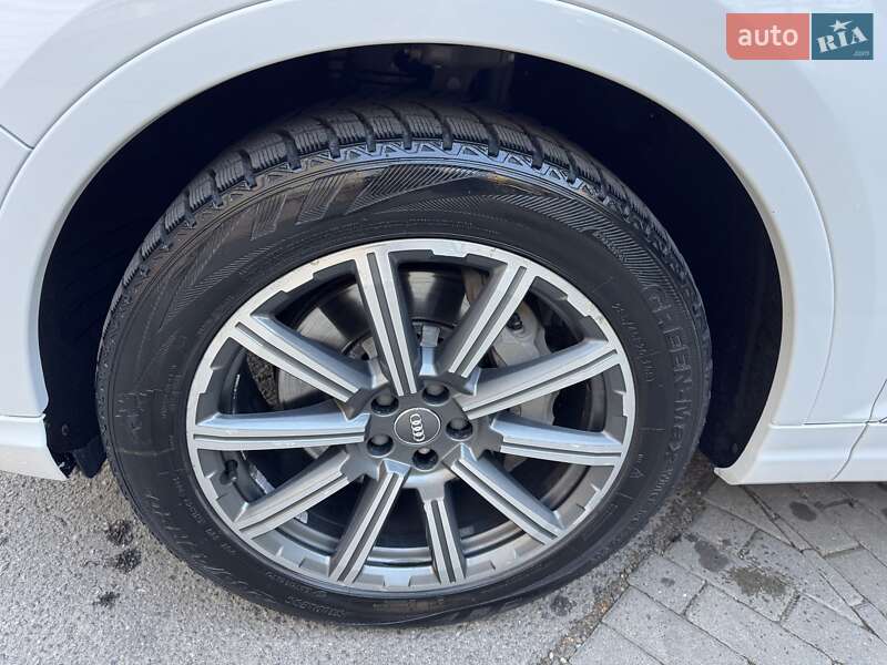 Внедорожник / Кроссовер Audi Q7 2017 в Черновцах