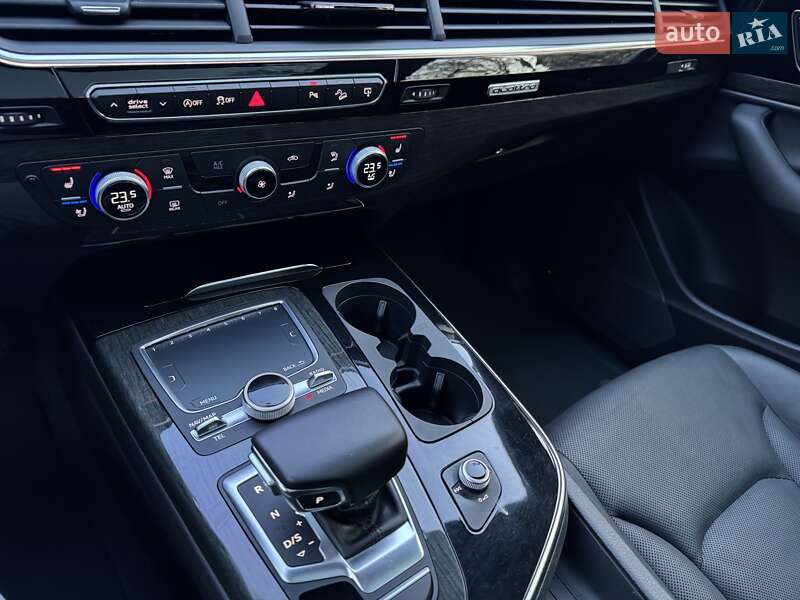 Внедорожник / Кроссовер Audi Q7 2017 в Черновцах