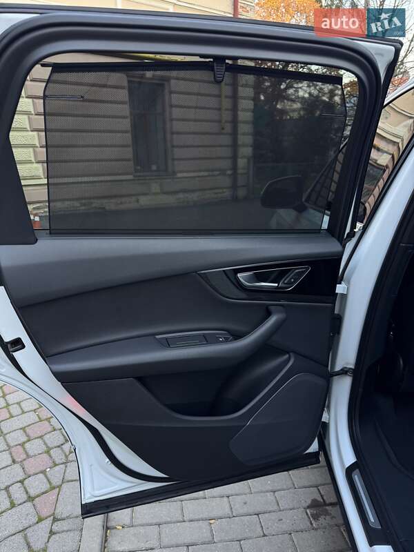 Внедорожник / Кроссовер Audi Q7 2017 в Черновцах