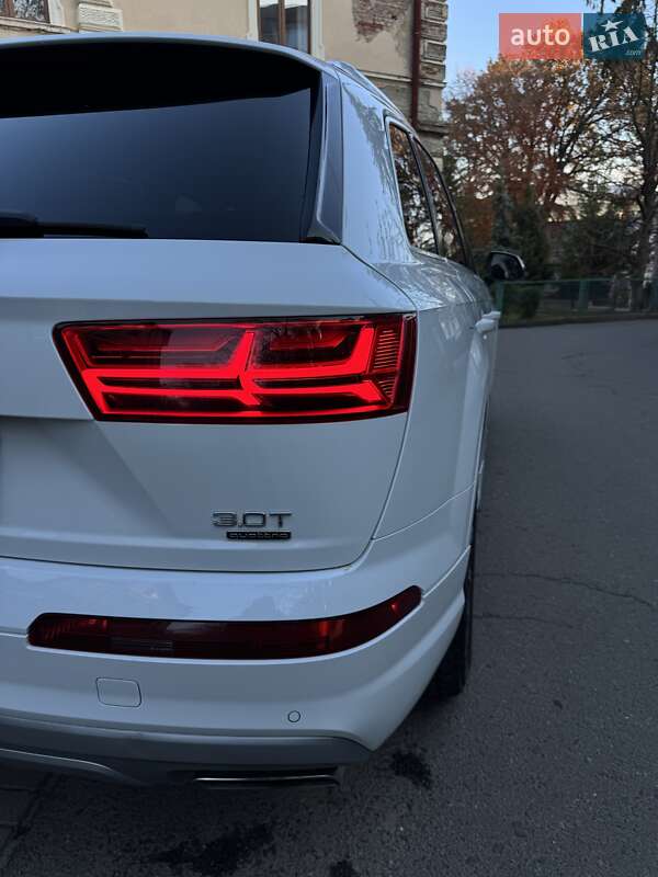 Внедорожник / Кроссовер Audi Q7 2017 в Черновцах