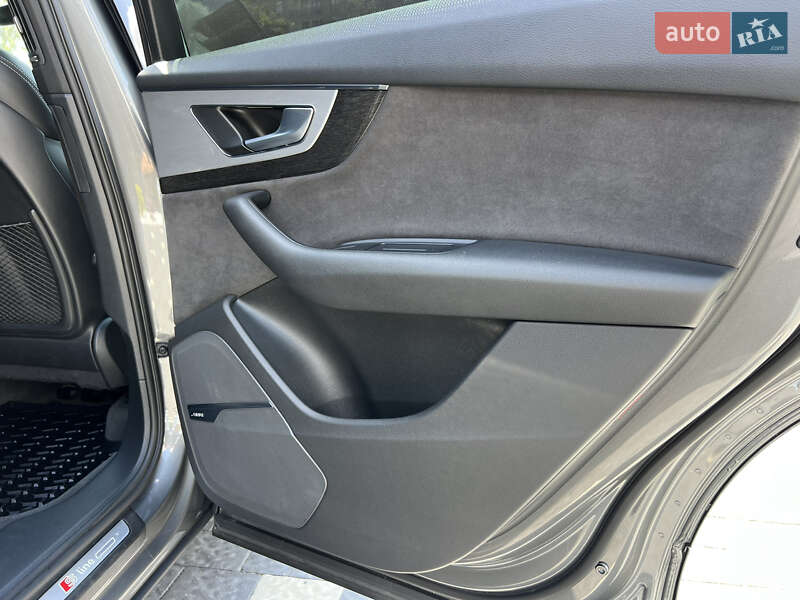 Позашляховик / Кросовер Audi Q7 2017 в Ужгороді