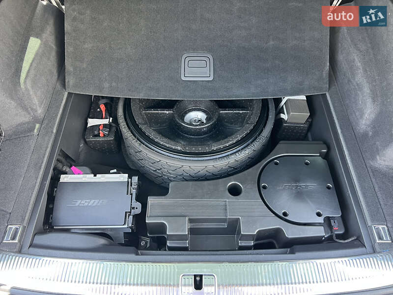 Позашляховик / Кросовер Audi Q7 2017 в Ужгороді