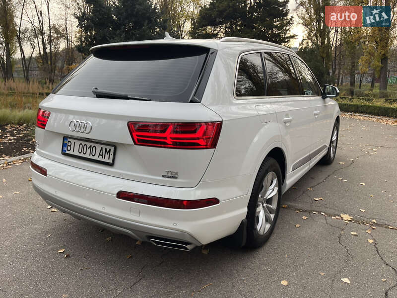 Внедорожник / Кроссовер Audi Q7 2015 в Киеве