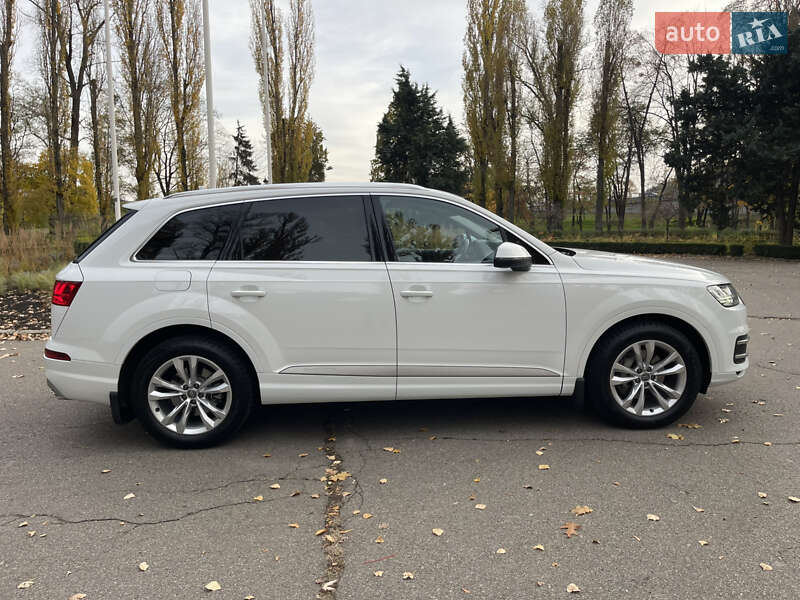 Внедорожник / Кроссовер Audi Q7 2015 в Киеве