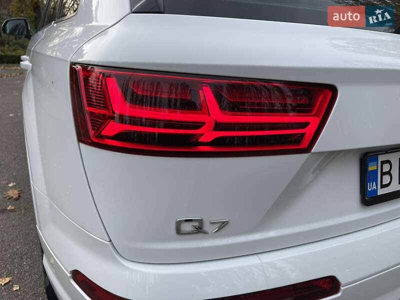 Внедорожник / Кроссовер Audi Q7 2015 в Киеве