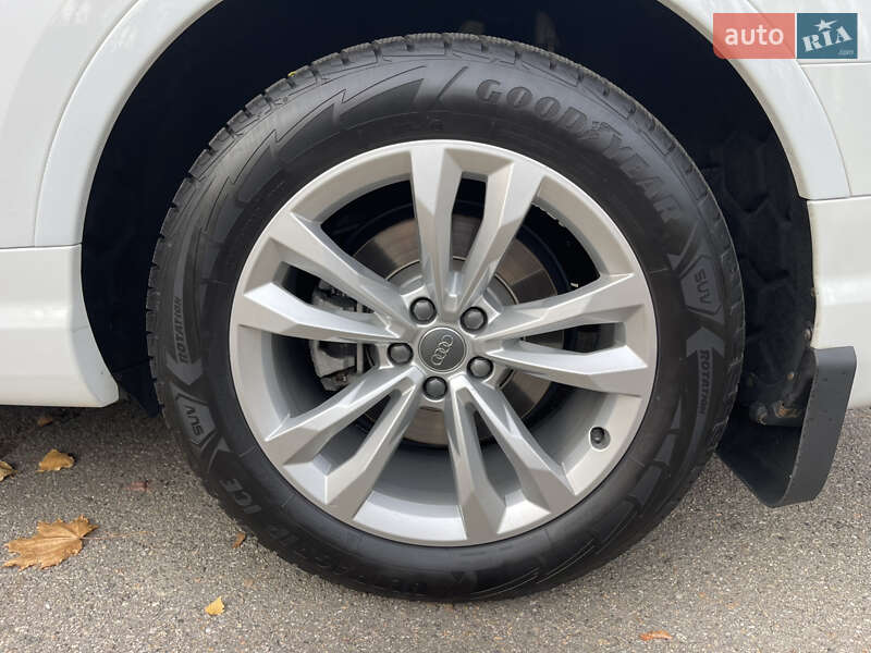 Внедорожник / Кроссовер Audi Q7 2015 в Киеве