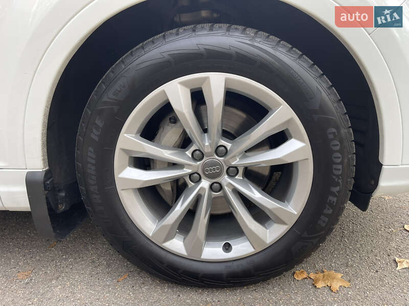 Внедорожник / Кроссовер Audi Q7 2015 в Киеве