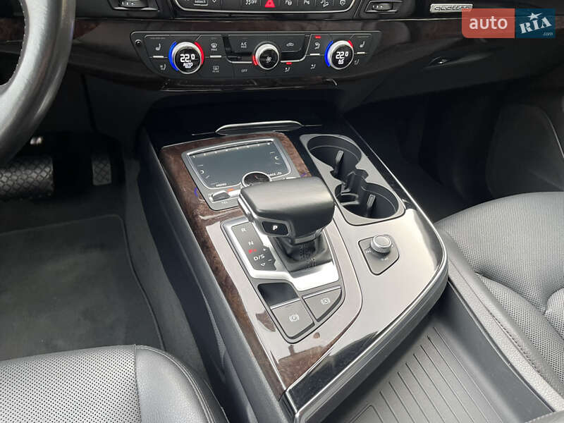 Внедорожник / Кроссовер Audi Q7 2015 в Киеве