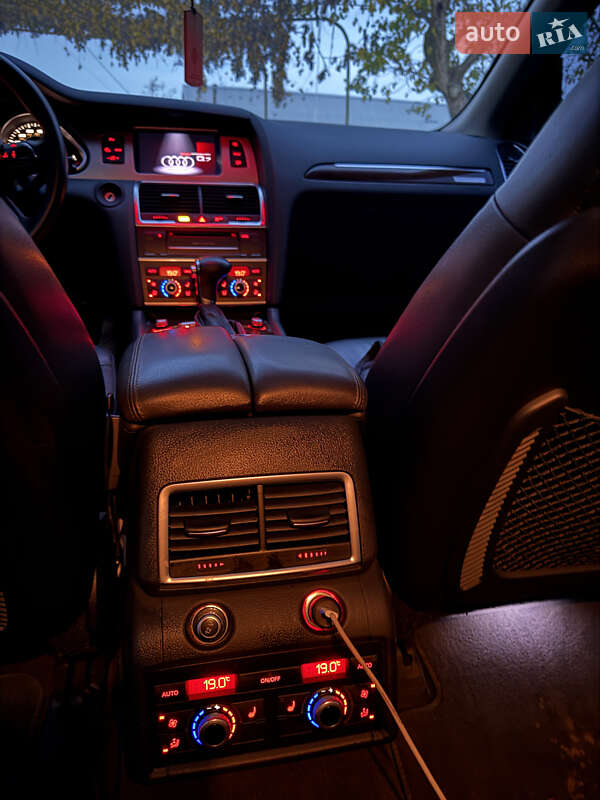 Внедорожник / Кроссовер Audi Q7 2011 в Тернополе