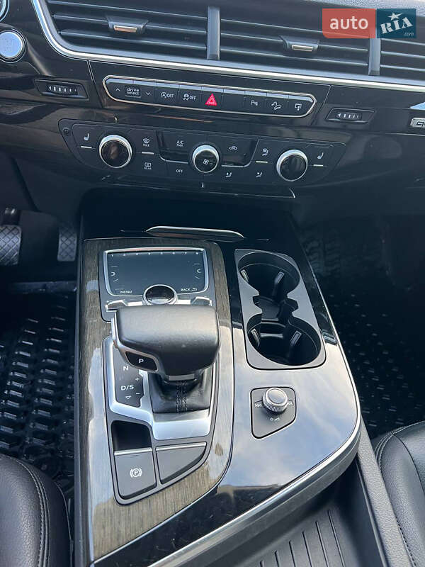 Позашляховик / Кросовер Audi Q7 2016 в Львові