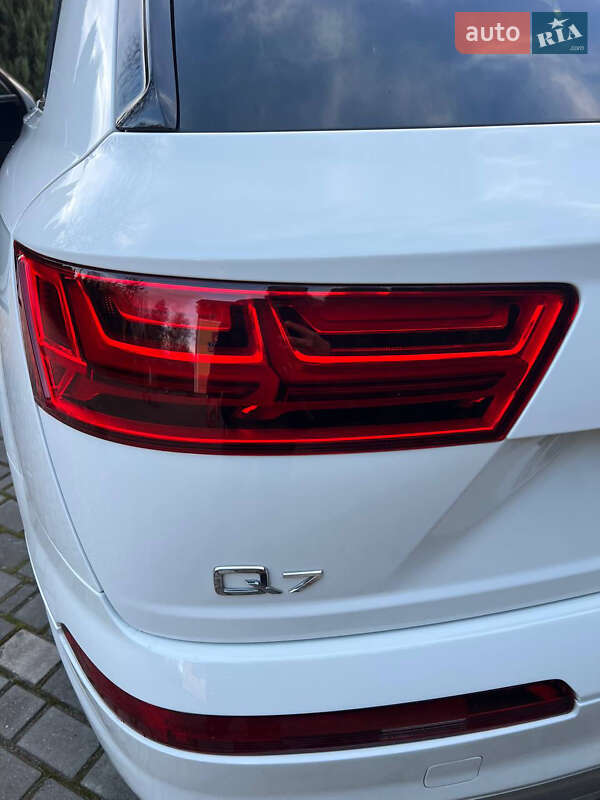 Позашляховик / Кросовер Audi Q7 2016 в Львові