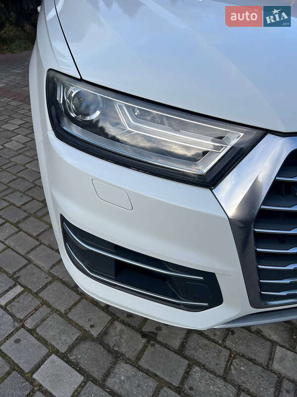 Позашляховик / Кросовер Audi Q7 2016 в Львові