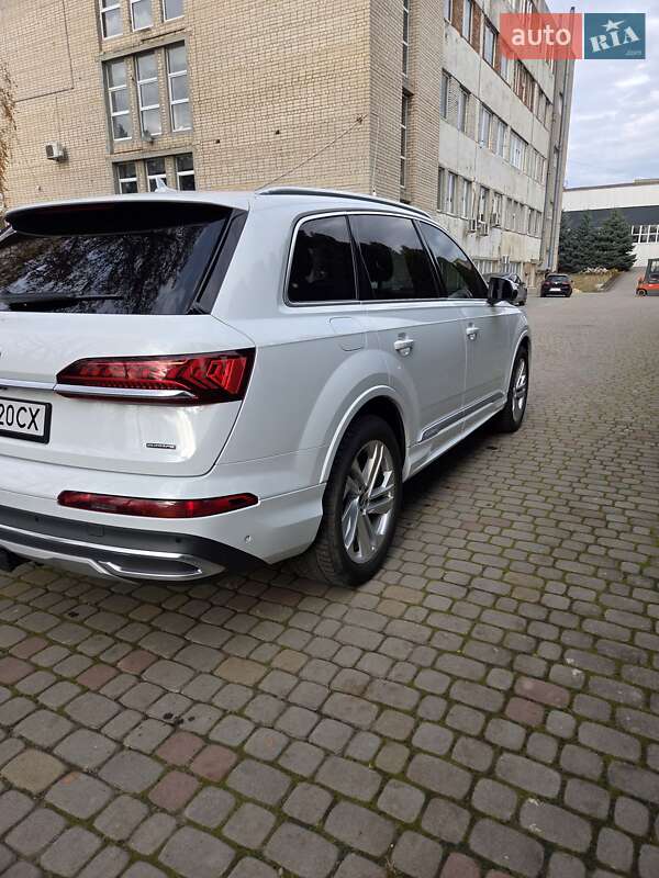 Позашляховик / Кросовер Audi Q7 2021 в Луцьку