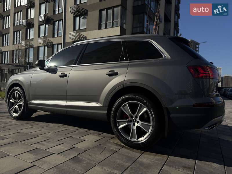 Внедорожник / Кроссовер Audi Q7 2016 в Киеве