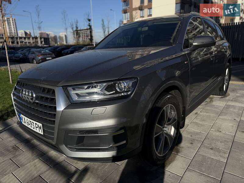 Внедорожник / Кроссовер Audi Q7 2016 в Киеве