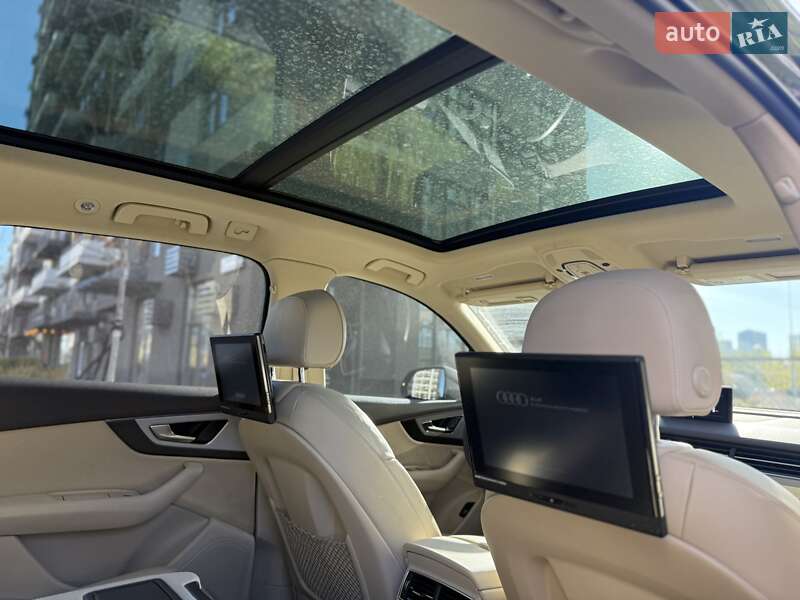 Внедорожник / Кроссовер Audi Q7 2016 в Киеве