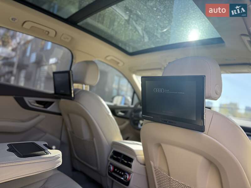Внедорожник / Кроссовер Audi Q7 2016 в Киеве