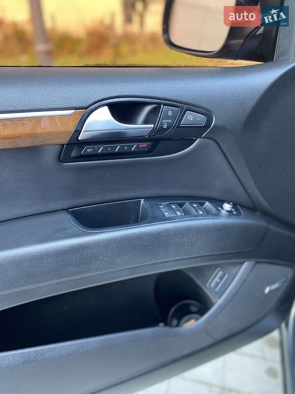 Позашляховик / Кросовер Audi Q7 2011 в Виноградові