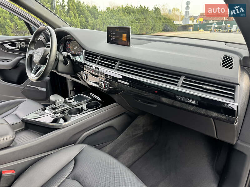 Позашляховик / Кросовер Audi Q7 2018 в Києві