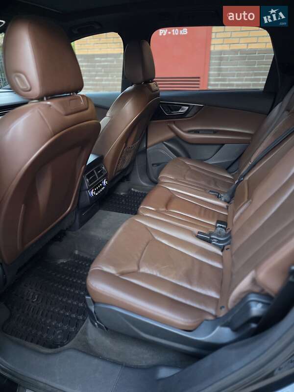 Позашляховик / Кросовер Audi Q7 2016 в Черкасах фото 10 Позашляховик / Кросовер Audi Q7 2016 в Черкасах