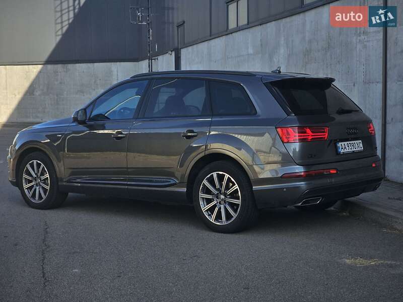 Внедорожник / Кроссовер Audi Q7 2019 в Киеве