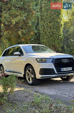 Позашляховик / Кросовер Audi Q7 2017 в Рівному