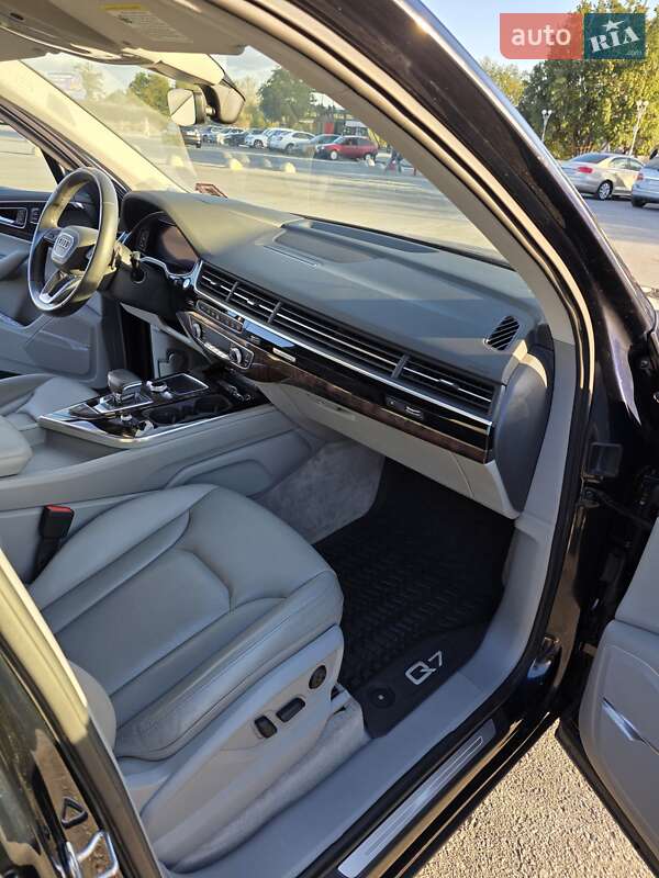 Внедорожник / Кроссовер Audi Q7 2017 в Запорожье