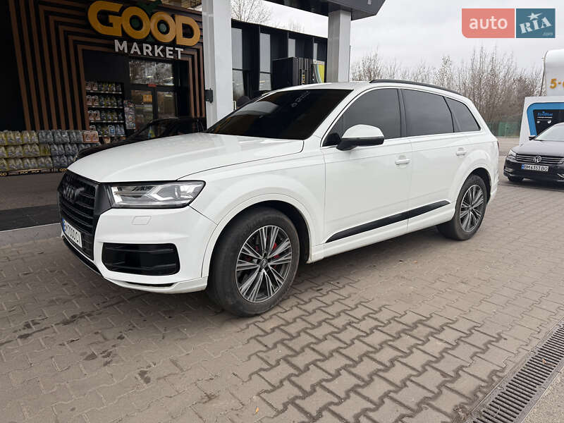 Позашляховик / Кросовер Audi Q7 2017 в Полтаві