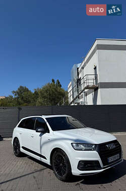 Внедорожник / Кроссовер Audi Q7 2017 в Черкассах
