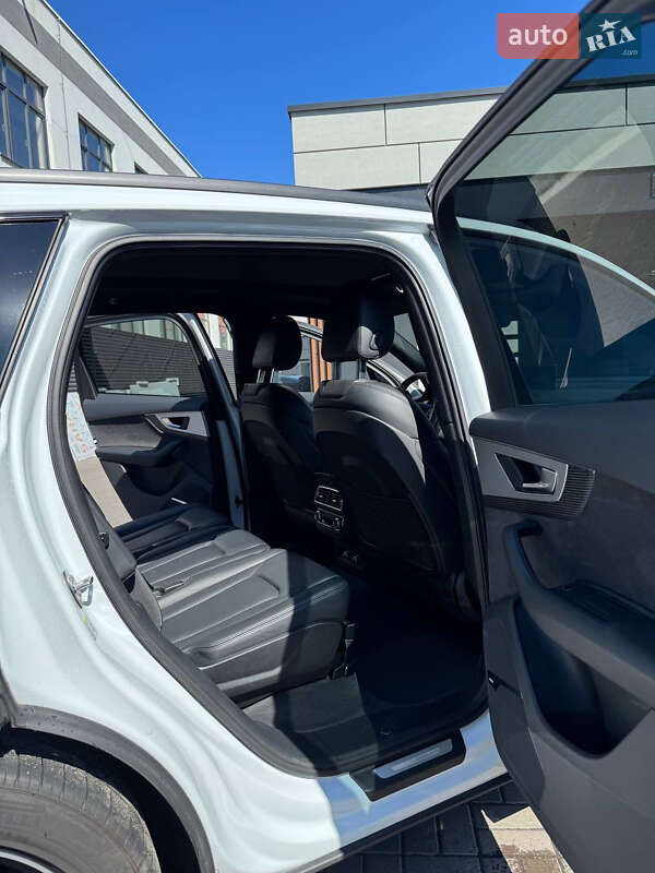 Внедорожник / Кроссовер Audi Q7 2017 в Черкассах