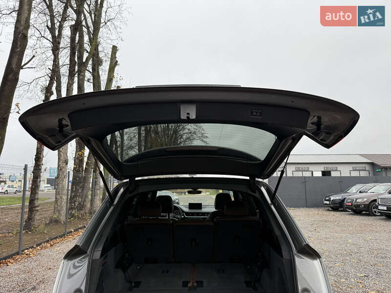 Позашляховик / Кросовер Audi Q7 2016 в Стрию