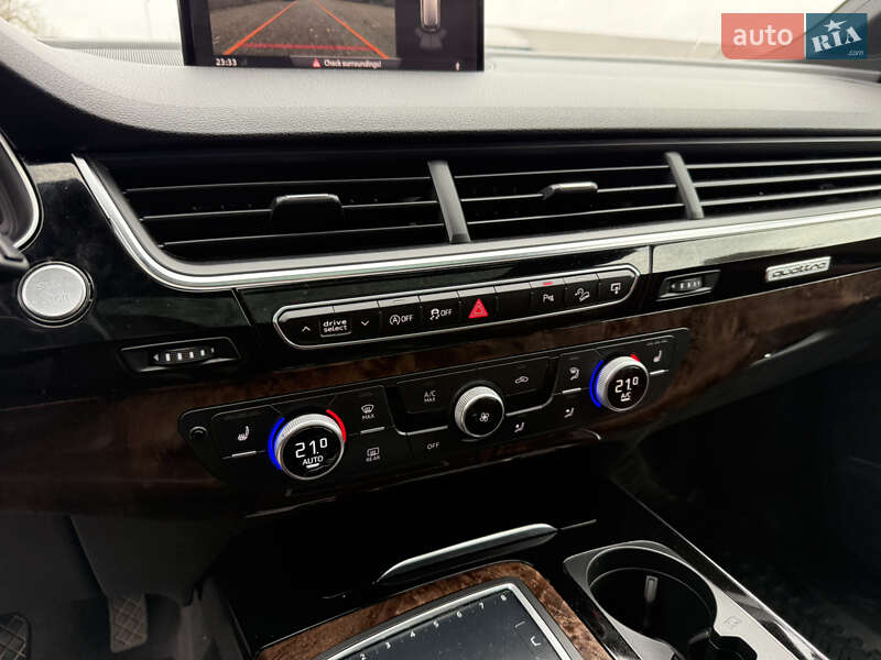 Позашляховик / Кросовер Audi Q7 2016 в Стрию