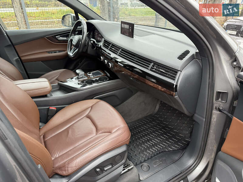 Позашляховик / Кросовер Audi Q7 2016 в Стрию