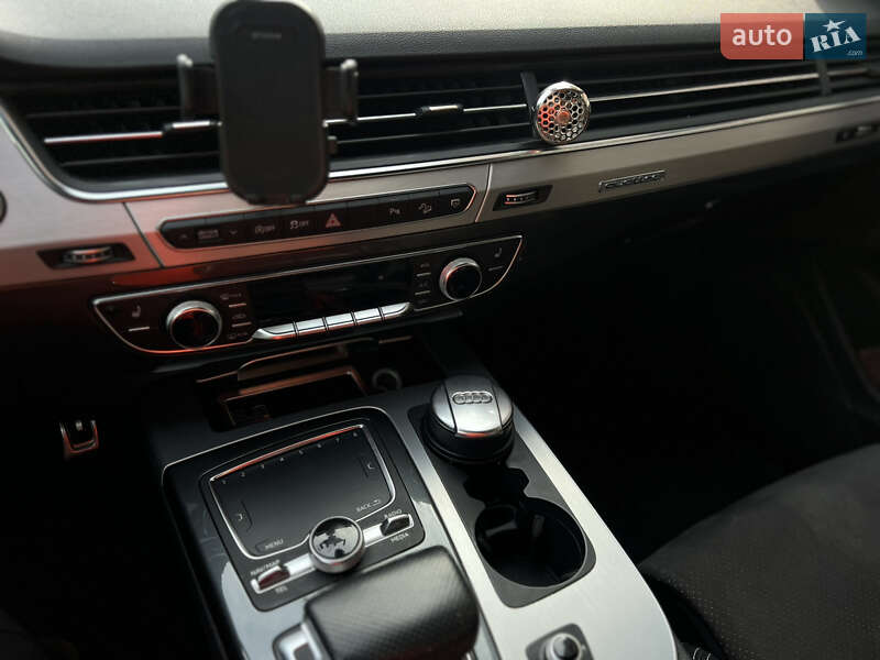 Внедорожник / Кроссовер Audi Q7 2017 в Одессе