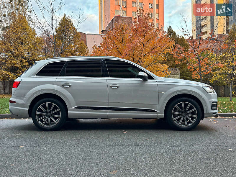 Внедорожник / Кроссовер Audi Q7 2016 в Киеве