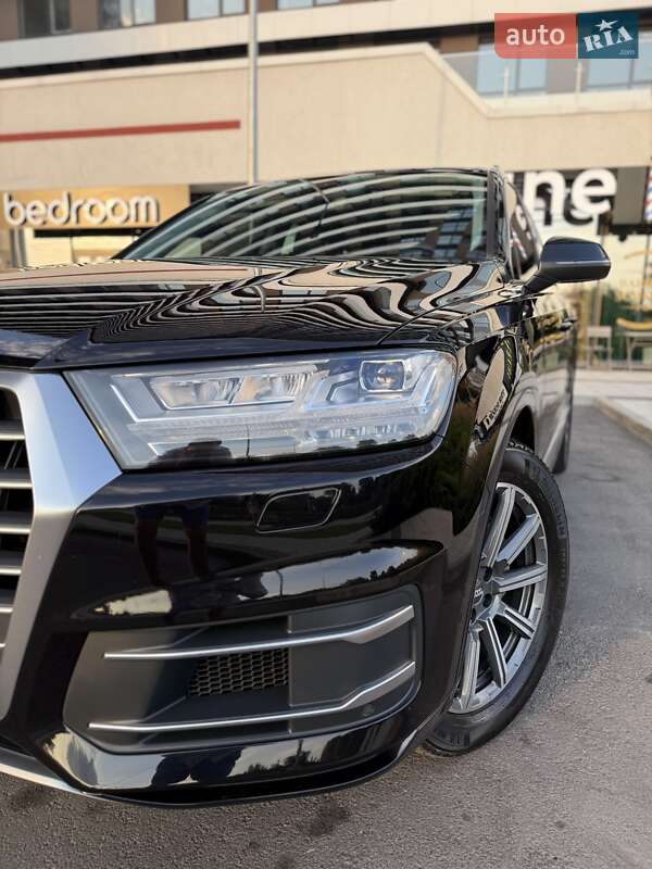 Внедорожник / Кроссовер Audi Q7 2019 в Киеве
