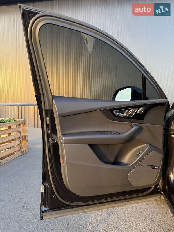 Внедорожник / Кроссовер Audi Q7 2019 в Киеве