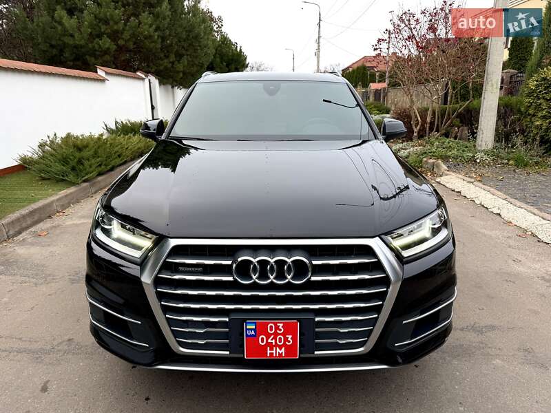 Внедорожник / Кроссовер Audi Q7 2018 в Ровно