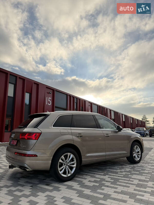 Позашляховик / Кросовер Audi Q7 2017 в Львові